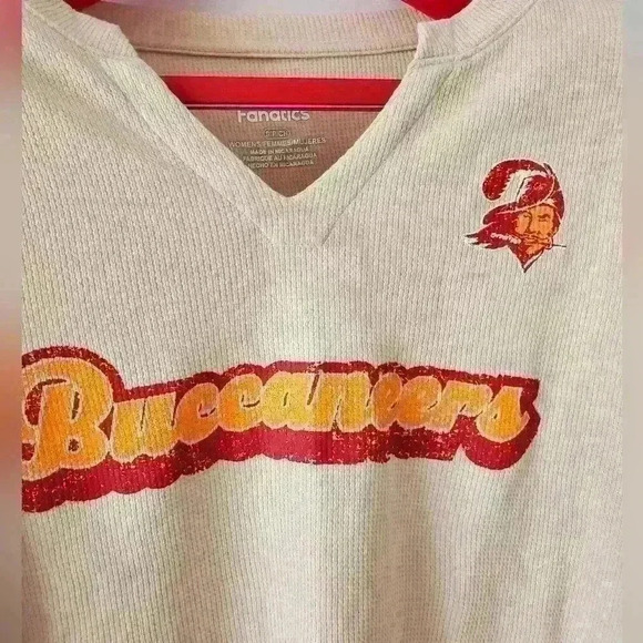 NWT  NFL Tampa Bay Buccaneers waffle long sleeve shirt. Size small - Picture 2 of 6